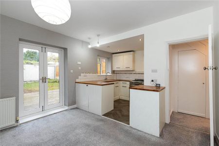 3 bedroom semi-detached house to rent - Photo 2