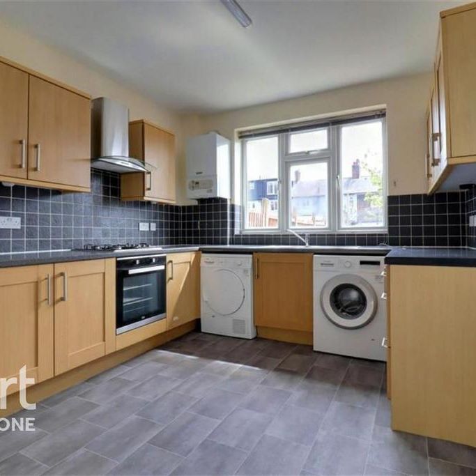 4 bedroom terraced house to rent - Photo 1