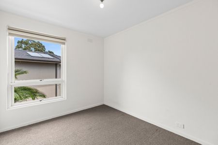 8/3 Rotherwood Road, Ivanhoe East VIC 3079 - Photo 3
