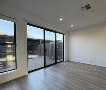 Light-Filled & Contemporary Home in Vibrant Riverlea Community - Photo 1