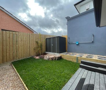 Meticulously designed town residence - Photo 4