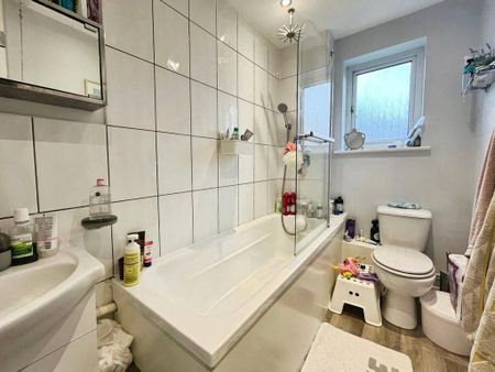 3 bedroom semi-detached house to rent - Photo 4