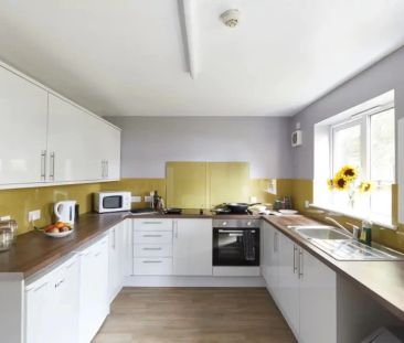 4 Bedroom House - Photo 4