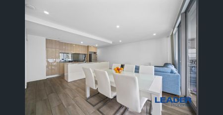 North facing 2-Bedroom Apartment in the Heart of Burwood - Photo 3