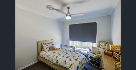 Large 4 Bedroom Family Home - Photo 3