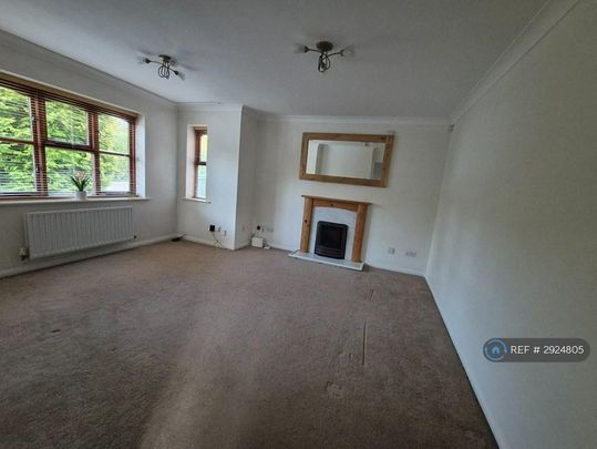 4 bedroom detached house to rent - Photo 1