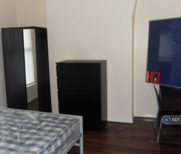 4 bedroom terraced house to rent - Photo 2