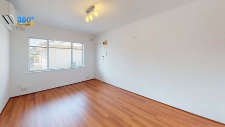 The perfect one bedroom apartment in the perfect location! - Photo 2