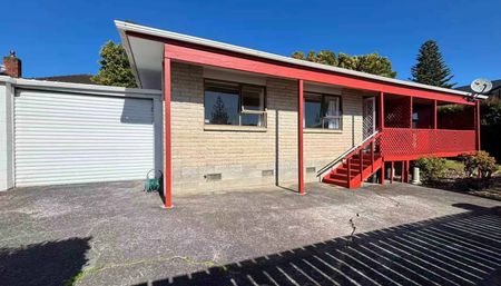 Three Bedroom Family Home In A Convenient Location - Photo 2