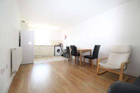 Flat , - Moor Lane, Preston - Photo 2