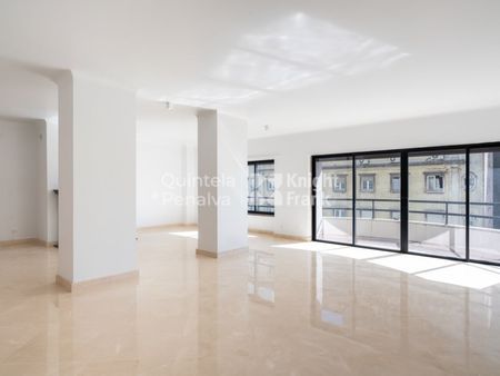 Apartamento T4+1 em Lisboa - Photo 2