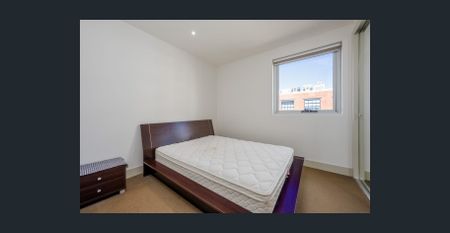 Stylish & spacious apartment in a prime Carlton location - Photo 2