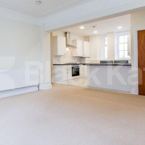 3 Bedroom, 2 bath, 1 reception Flat - Photo 1