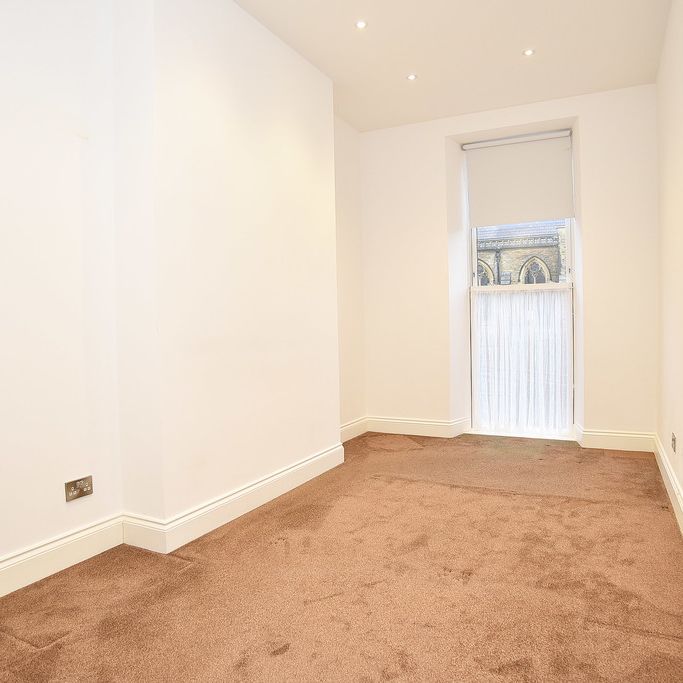 Victoria Avenue - Photo 1