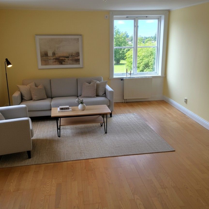 Kopparberg Centrum: Ljus fin trea på nedre botten i kulturbyggnad - Foto 1