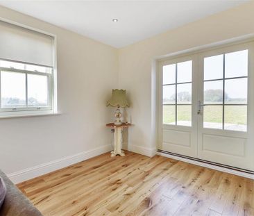 4 bedroom detached house to rent - Photo 2