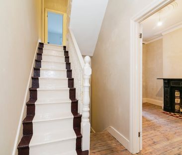 4 Bed Terraced House, London, N16 - Photo 1