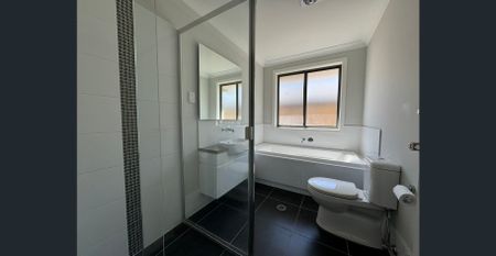 4 Beds House in The Ponds For Rent - Photo 3