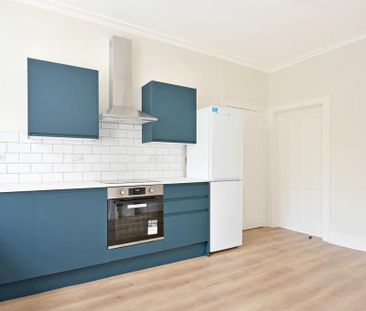 3 bedroom flat to rent - Photo 6