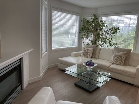 Charming 2 Bedroom Townhouse In Crescent Heights - Photo 4