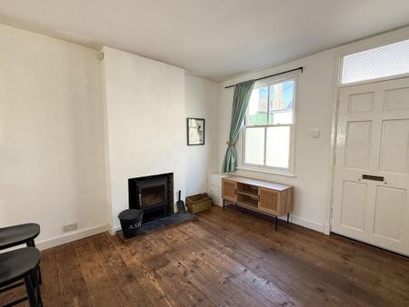 2 bedroom terraced house to rent - Photo 2