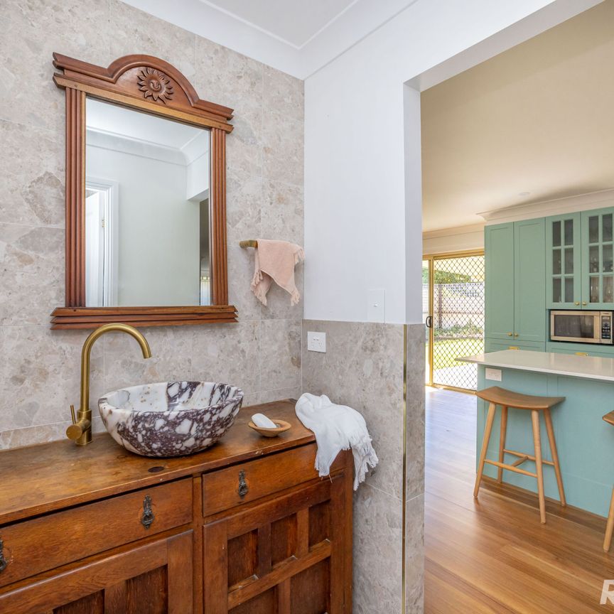 BEAUTIFULLY DESIGNED 3 BEDROOM HOME!! - Photo 1