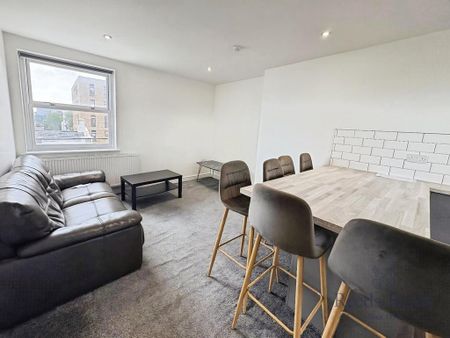 3 bedroom apartment to rent - Photo 2