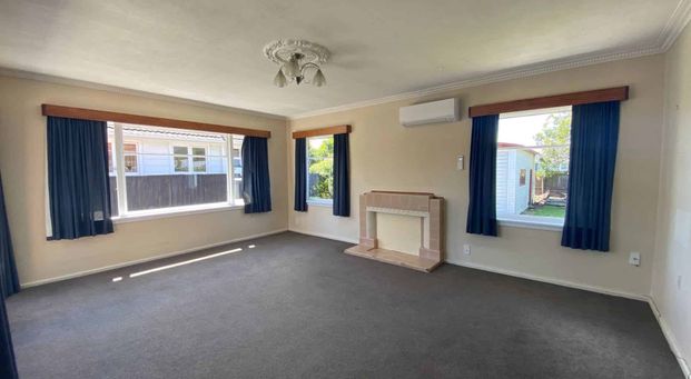 BURNSIDE - THREE BEDROOM HOME, HEATPUMP, LARGE FENCED SECTION, DOUBLE GARAGE - Photo 1