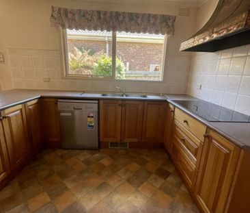 Comfortable Living in Hallam's Heart - Photo 2