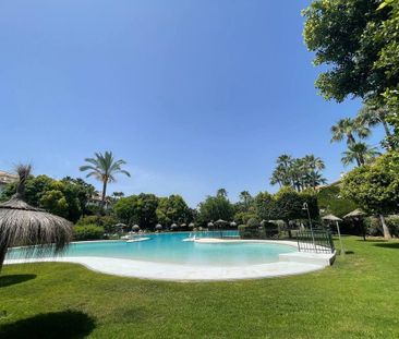 2 bedroom luxury Flat for rent in Nueva Andalucia, Andalusia - Photo 2