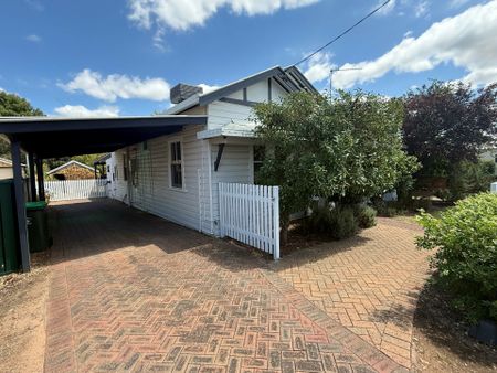 Family-Friendly Home for Rent in Dubbo - Photo 2