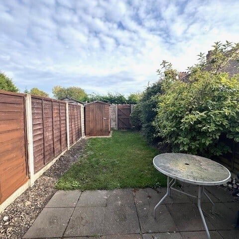 Church Road, North Ferriby - Photo 1