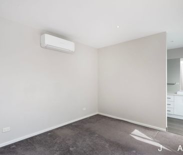 A High Quality Townhouse - Photo 5