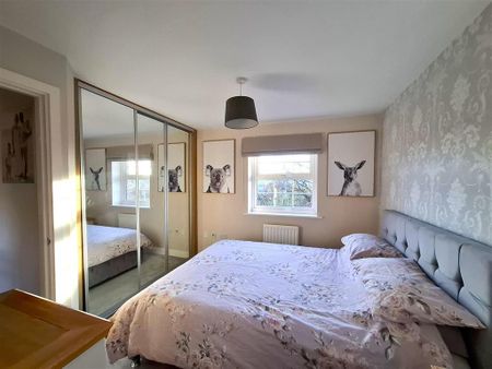 4 bedroom detached house to rent - Photo 3