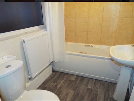3 Bed Terraced House, Wilton Terrace, NG6 - Photo 4