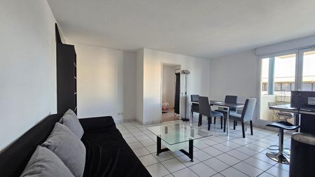 Location Appartement 3 pièces 56m² BORDEAUX 33000 - Photo 3