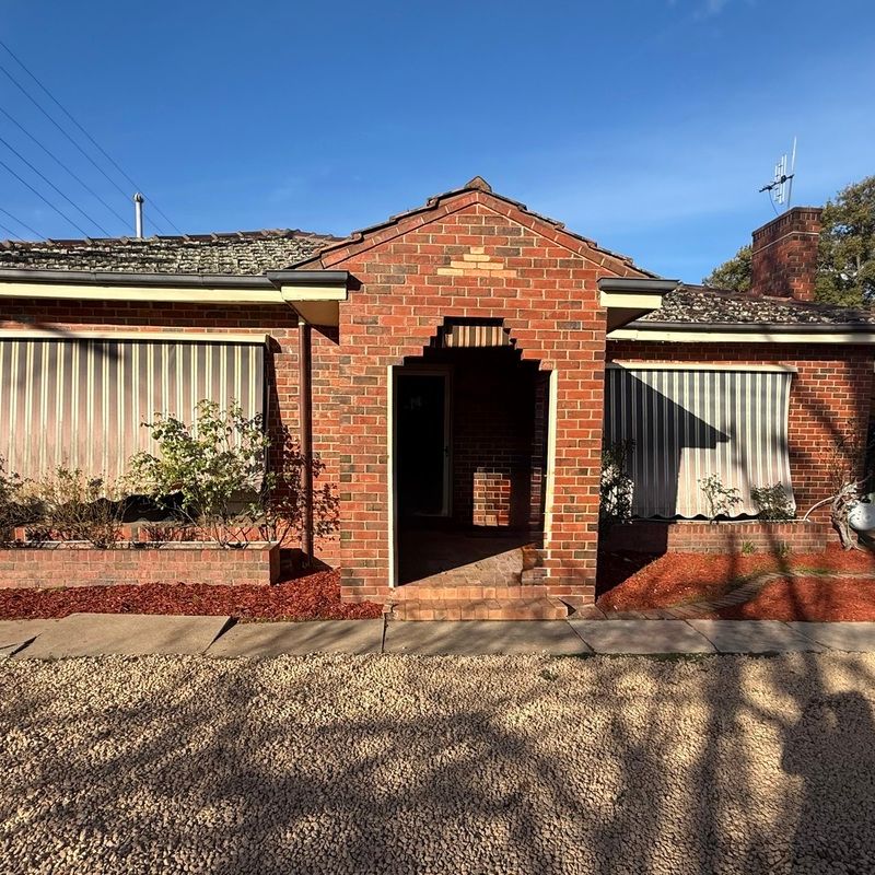 CENTRALLY LOCATED LOW MAINTENANCE HOME - Photo 1