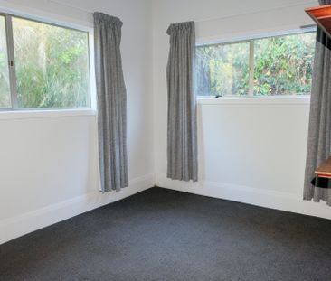 SPACIOUS FAMILY HOME - Photo 6