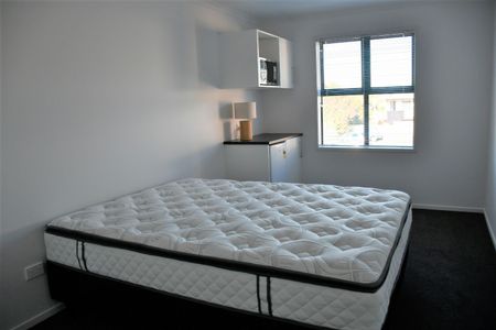 These nearly new studio units are perfect for those who want tastefully furnished accommodation close to the university and within walking distance to shops. - Photo 2