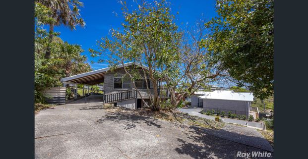 3 BEDROOM HOME WITH BEAUFITUL VIEWS!! - Photo 1