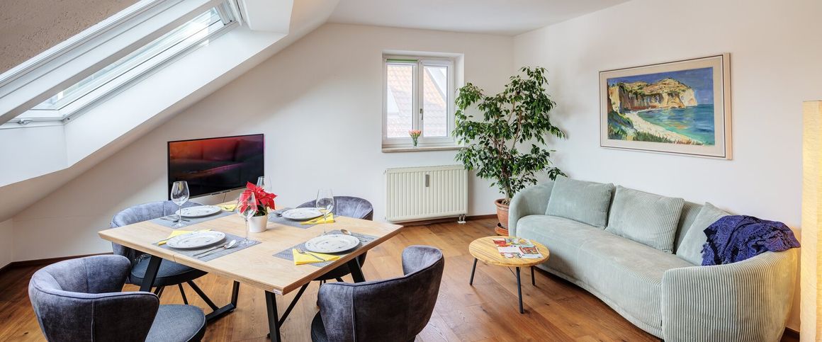 Attic apartment with great lighting - Photo 1