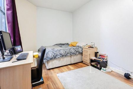 3 bedroom flat to rent - Photo 4