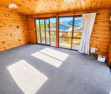 Tidy home with large yard - Photo 3