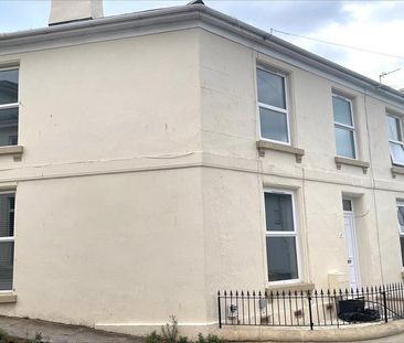 2 bedroom end of terrace house to rent - Photo 5
