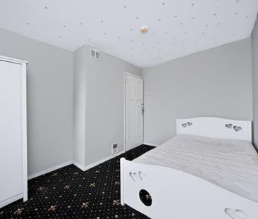 4 bedroom terraced house to rent - Photo 6