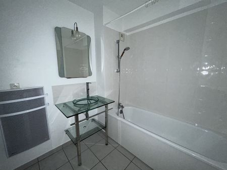 Location Appartement 2 pièces 50m² LA ROCHE SUR YON 85000 - Photo 5