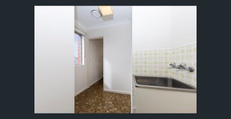 Sunfilled corner apartment, Boutique block, Great location - Photo 2