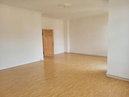 Schöne 4-Zimmer Altbauwohnung in zentraler Lage - Photo 2