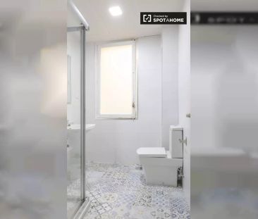 Room in a shared 8-bedroom apartment for rent in Ibiza, perfect for professionals and students - Photo 6