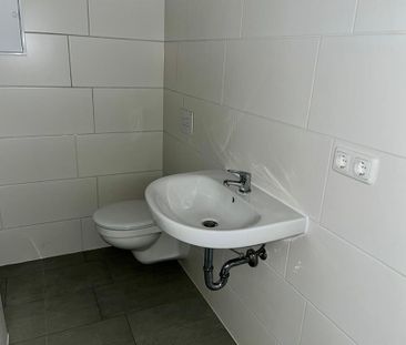 Helle 4-Raum-Wohnung mit zwei Balkonen und saniertem Bad im 4. OG - Photo 4